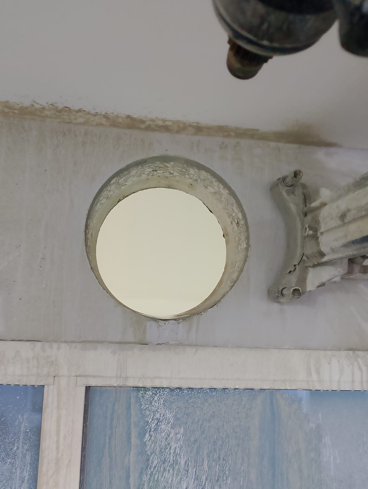 تنفيذ فتحة كور في جدار خرساني